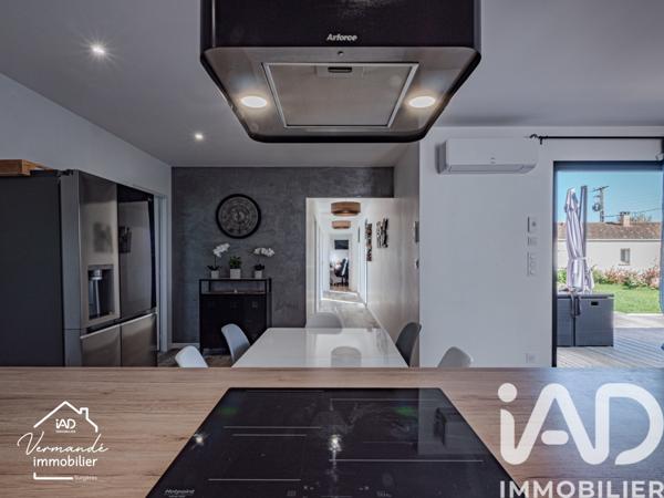 Maison à vendre 6 pièces 138 m² Saint-Saturnin-du-Bois