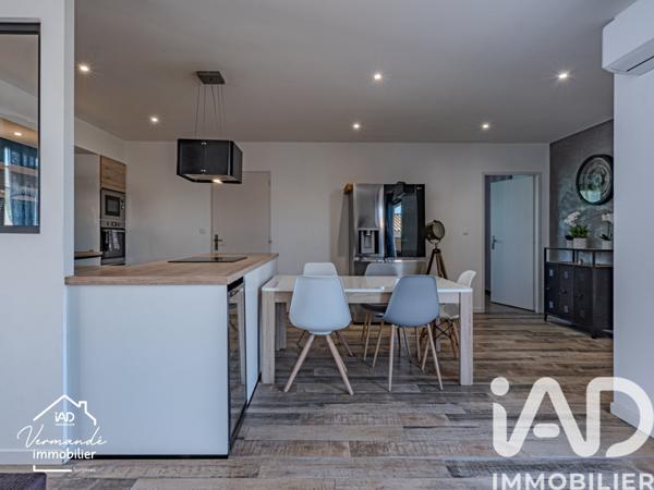 Maison à vendre 6 pièces 138 m² Saint-Saturnin-du-Bois