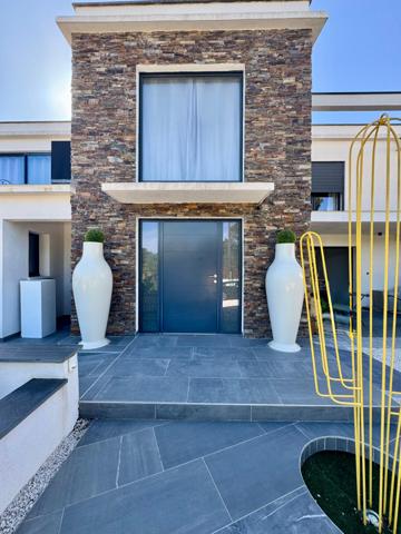 Saint-Aygulf-Var- rare propriété 343 m2 à 7mn des plages-Baisse de prix URGENT