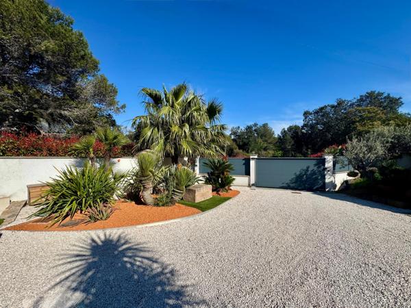 Saint-Aygulf-Var- rare propriété 343 m2 à 7mn des plages-Baisse de prix URGENT