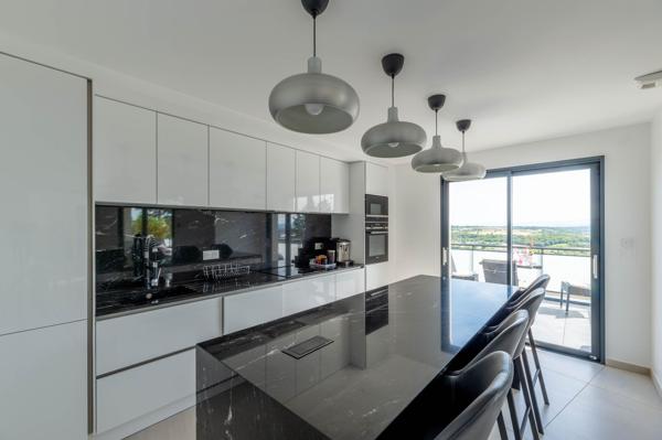 Vente Maison de luxe Saint-Laurent-de-Mure 7 Pièces 225 m²