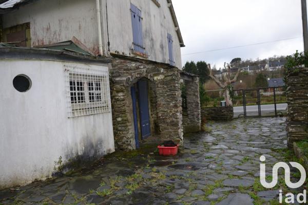Longère 4 pièces de 120 m² à Châteaulin (29150)