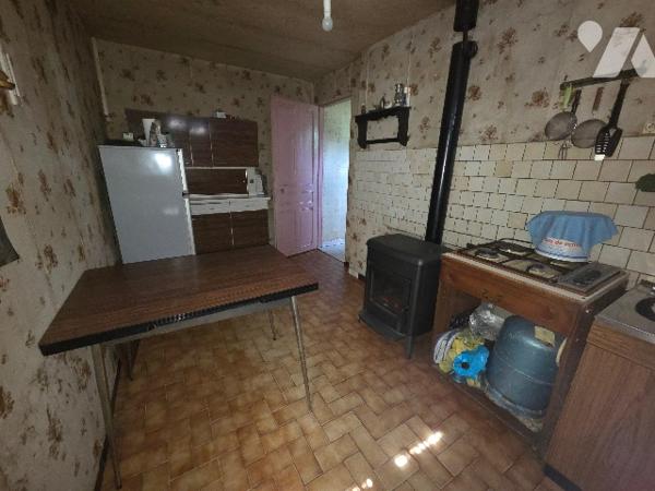 A 5MN D'YVETOT, longère de plain pied d'~75m², 2 chambres, cellier sur terrain ~1830 m².