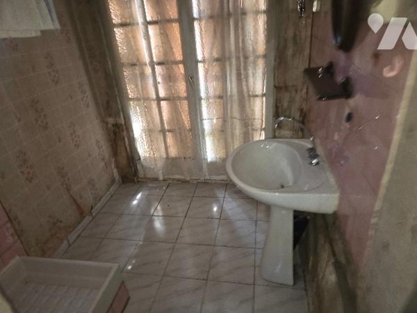 A 5MN D'YVETOT, longère de plain pied d'~75m², 2 chambres, cellier sur terrain ~1830 m².