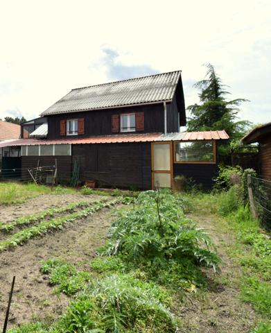 T3 et T1, 3 garages, sur un terrain d'environ 300 m²