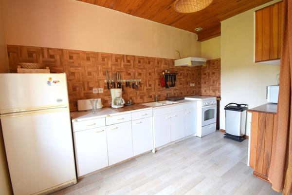 T3 et T1, 3 garages, sur un terrain d'environ 300 m²