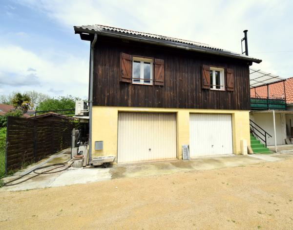 T3 et T1, 3 garages, sur un terrain d'environ 300 m²