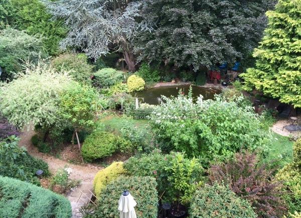 Élégante maison forte des XIVe et XIXe siècles au charme intemporel en Saône-et-Loire