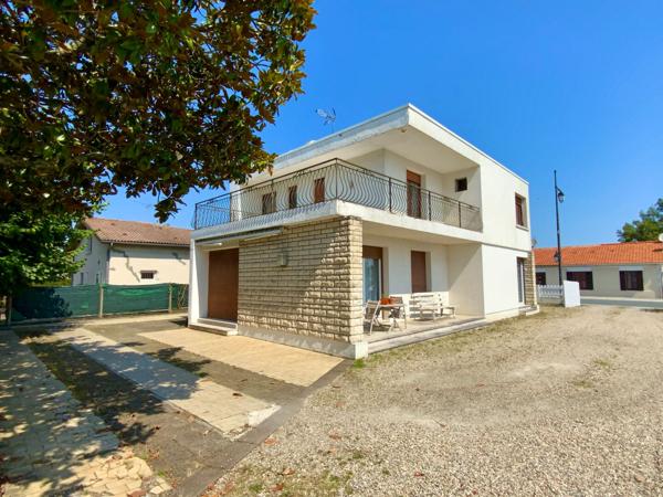 Maison centre Montendre.