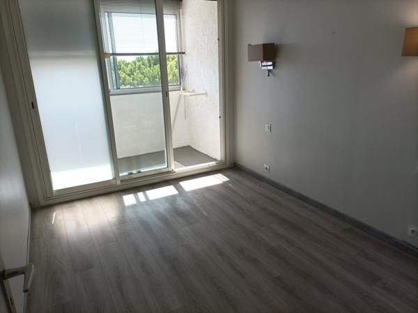 Appartement à louer 1 060 € CC Balaruc-les-Bains 4 p 88 m² DPE B