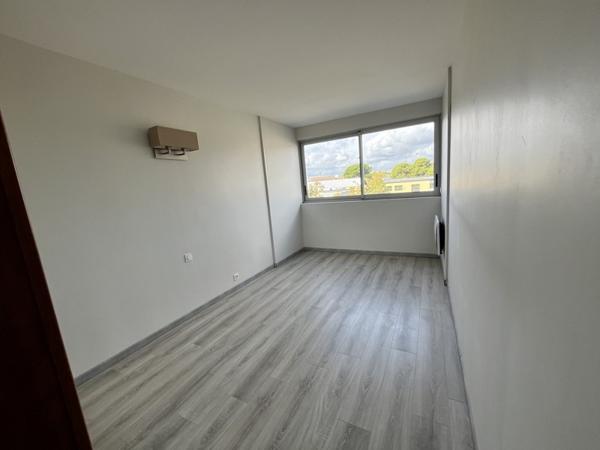 Appartement à louer 1 060 € CC Balaruc-les-Bains 4 p 88 m² DPE B
