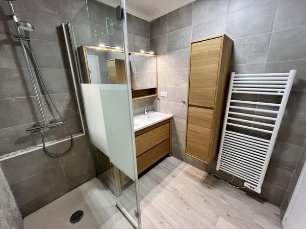 Appartement à louer 1 060 € CC Balaruc-les-Bains 4 p 88 m² DPE B