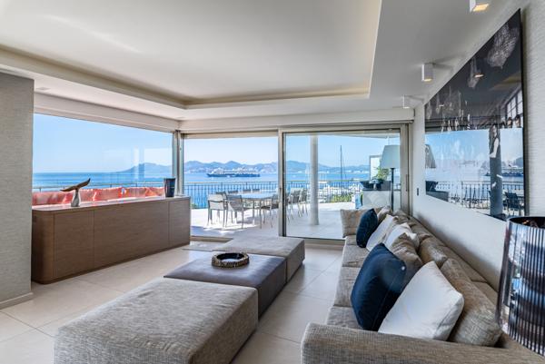 Croisette : Rare et exceptionnel penthouse avec extraordinaire terrasse et vue + joli studio de 53 M2