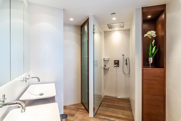 Croisette : Rare et exceptionnel penthouse avec extraordinaire terrasse et vue + joli studio de 53 M2