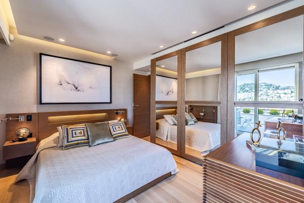 Croisette : Rare et exceptionnel penthouse avec extraordinaire terrasse et vue + joli studio de 53 M2