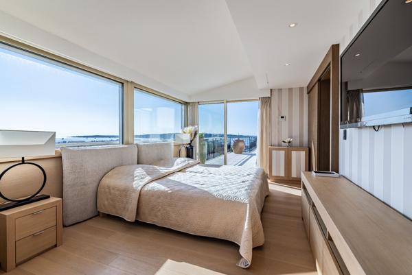 Croisette : Rare et exceptionnel penthouse avec extraordinaire terrasse et vue + joli studio de 53 M2
