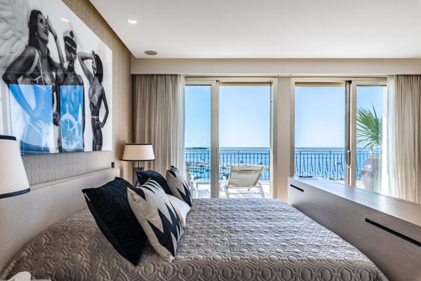 Croisette : Rare et exceptionnel penthouse avec extraordinaire terrasse et vue + joli studio de 53 M2