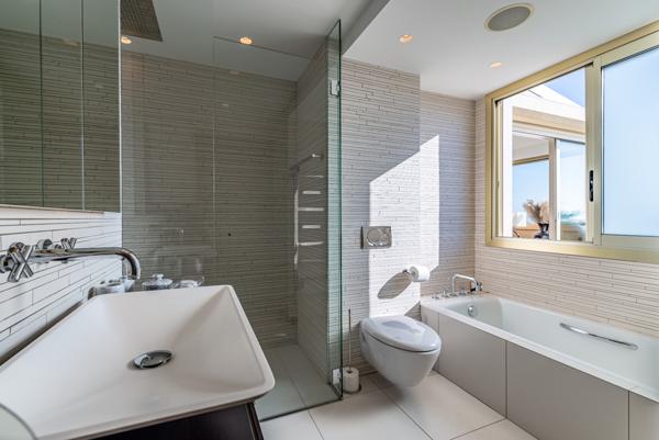 Croisette : Rare et exceptionnel penthouse avec extraordinaire terrasse et vue + joli studio de 53 M2