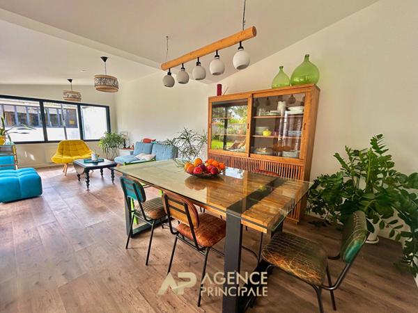 Maison rénovée - 5 chambres - vaste pièce de vie - jardin piscinable €499 000 ** - Référence MN711D