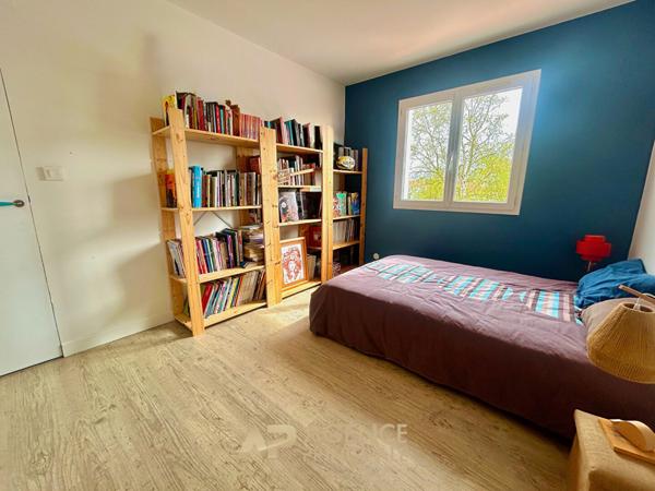 Maison rénovée - 5 chambres - vaste pièce de vie - jardin piscinable €499 000 ** - Référence MN711D
