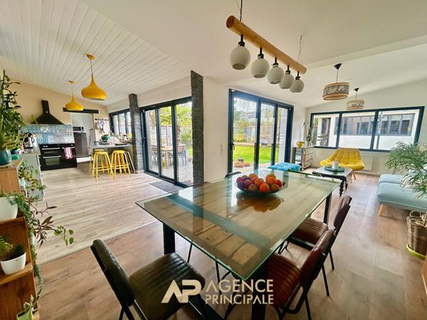 Maison rénovée - 5 chambres - vaste pièce de vie - jardin piscinable €499 000 ** - Référence MN711D