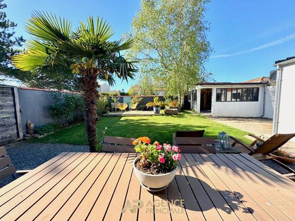 Maison rénovée - 5 chambres - vaste pièce de vie - jardin piscinable €499 000 ** - Référence MN711D
