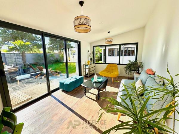 Maison rénovée - 5 chambres - vaste pièce de vie - jardin piscinable €499 000 ** - Référence MN711D
