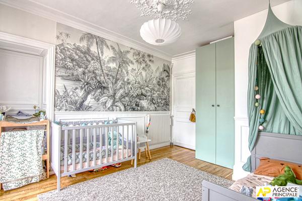 Versailles Mairie-Chantiers Appartement 3 pièces 73.88 m² au sol situé au 2ème étage avec cave et grenier €569 000 ** - Référence 27286