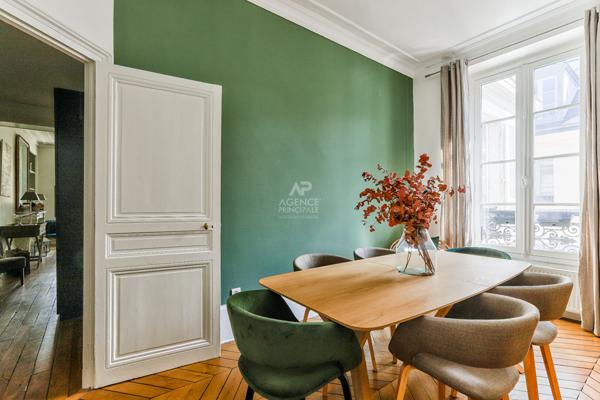 Versailles Notre-Dame Appartement 4 pièces 104 m² situé au 2eme étage avec cave €965 000 ** - Référence 25553