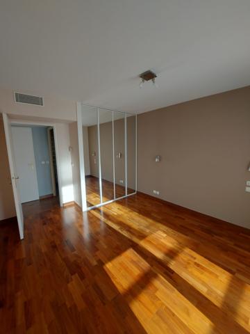 spacieux T3 avec véranda, balcons, double garage la Rochelle quartier Les Minimes