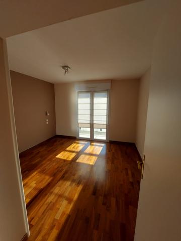 spacieux T3 avec véranda, balcons, double garage la Rochelle quartier Les Minimes