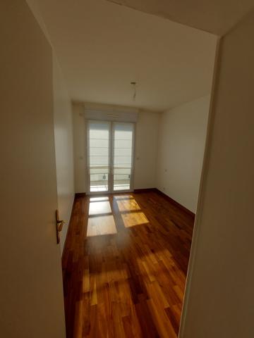 spacieux T3 avec véranda, balcons, double garage la Rochelle quartier Les Minimes
