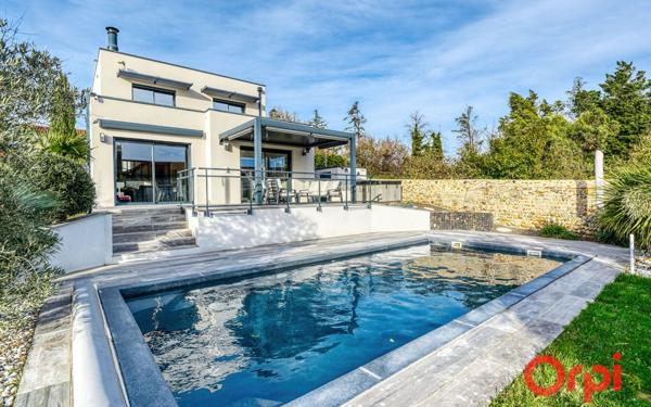 Maison à vendre    5 pièces •  Charly