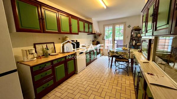 Grande maison de ville de 180 m2, avec jardin.