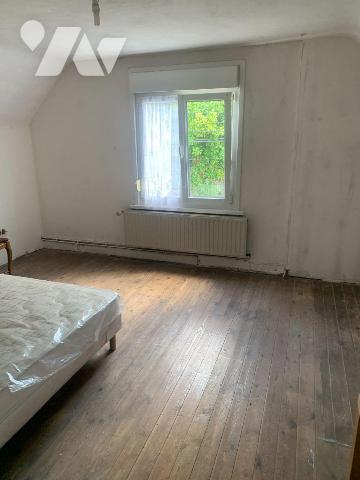 Maison de ville comprenant:
- Rez-de-chaussée: salon, SàM, cuisine, salle de douches, wc
- Et...