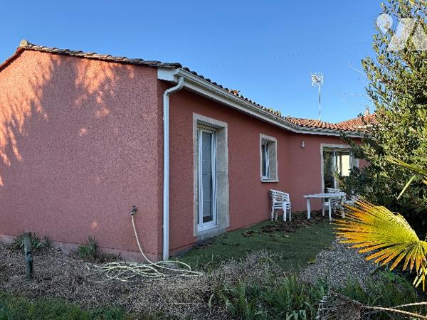 Villa de plain-pied récente, avec jardin arboré autour de 3500m².