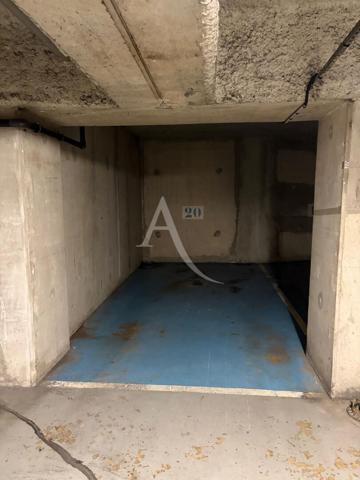 Suresnes - Rue Jean jacques Rousseau - Parking en sous sol