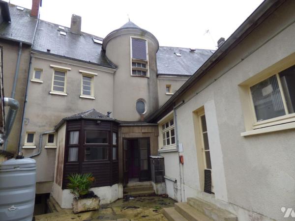 Centre ville, ancien hôtel, bar restaurant, comprenant :
Au sous sol : cave set chaufferie (fu...