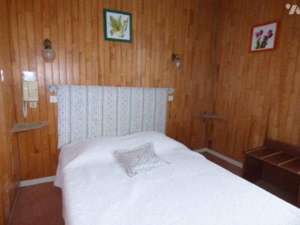 Centre ville, ancien hôtel, bar restaurant, comprenant :
Au sous sol : cave set chaufferie (fu...