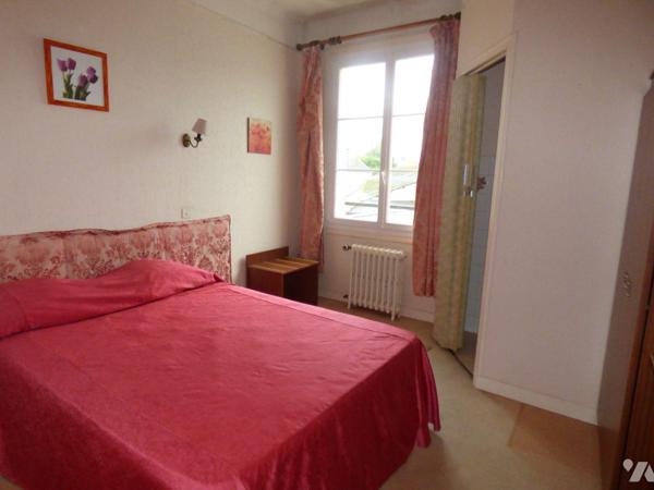 Centre ville, ancien hôtel, bar restaurant, comprenant :
Au sous sol : cave set chaufferie (fu...