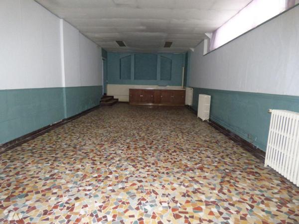 Centre ville, ancien hôtel, bar restaurant, comprenant :
Au sous sol : cave set chaufferie (fu...