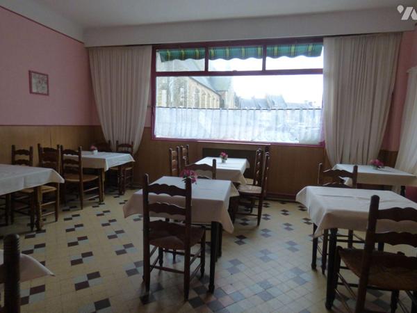 Centre ville, ancien hôtel, bar restaurant, comprenant :
Au sous sol : cave set chaufferie (fu...