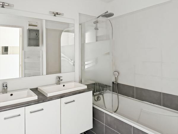 Appartement Aix En Provence 3 pièces - terrasse 58 m2 - Garage.