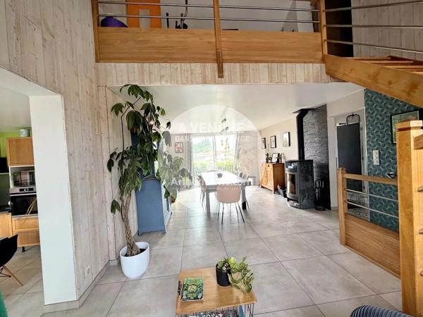 Vente                                                      Maison
                        
                     7 pièces                      191 m2                     à Le Loroux-Bottereau