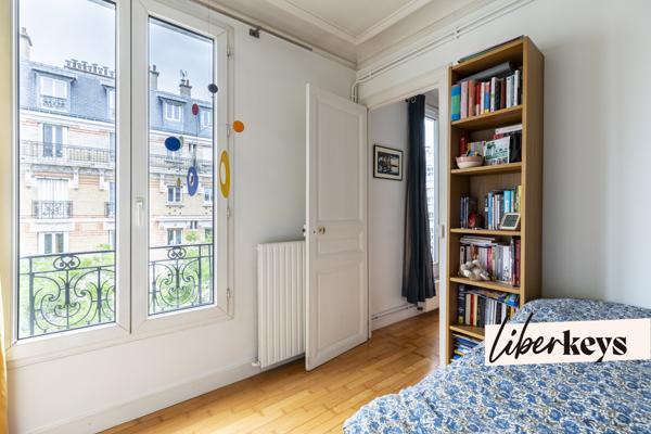 PARIS 20e – GAMBETTA | 2 PIÈCES DE CHARME AU DERNIER ÉTAGE