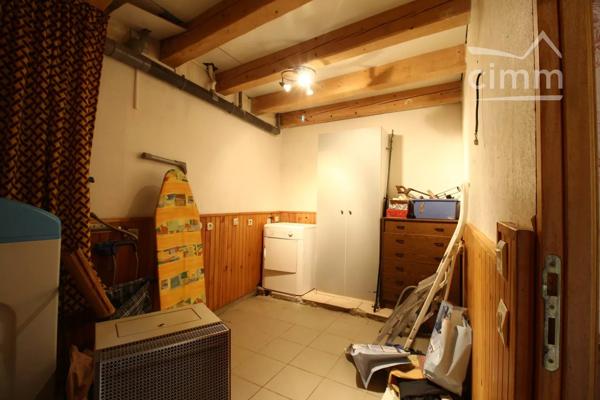 Très belle maison de village entièrement reconstruite en 1996 en pierre taillée, avec terrasse sans vis à vis de 30 m².