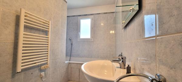 LUCCIANA : appartement T3 (64 m²) à louer