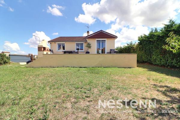 Saint-Priest Manissieux Maison 5 pièces 166m2, terrasse, double garage, terrain 730m2 plat et piscinable.