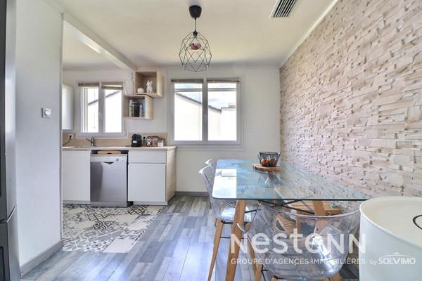 Saint-Priest Manissieux Maison 5 pièces 166m2, terrasse, double garage, terrain 730m2 plat et piscinable.