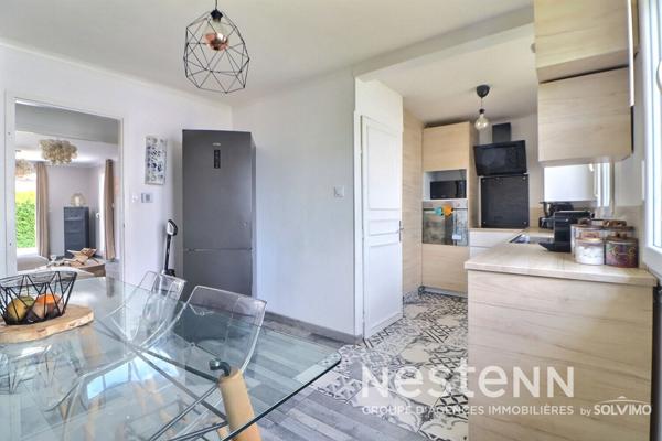 Saint-Priest Manissieux Maison 5 pièces 166m2, terrasse, double garage, terrain 730m2 plat et piscinable.